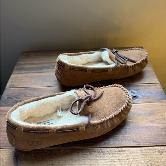 UGG Women’s Dakota Chestnut Slippers - Picture 4 of 6